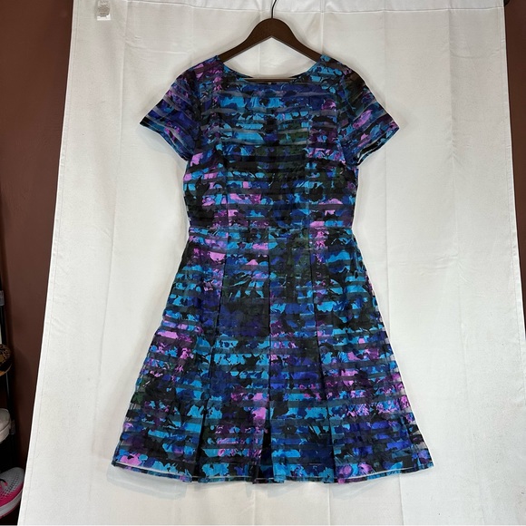 TAHARI Women’s Size 10 Dress Striped Floral Lined Knee Length Formal Modest - Picture 2 of 15